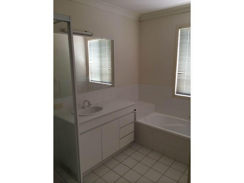 @/152 Palm Meadows Drive, Carrara QLD 4211
