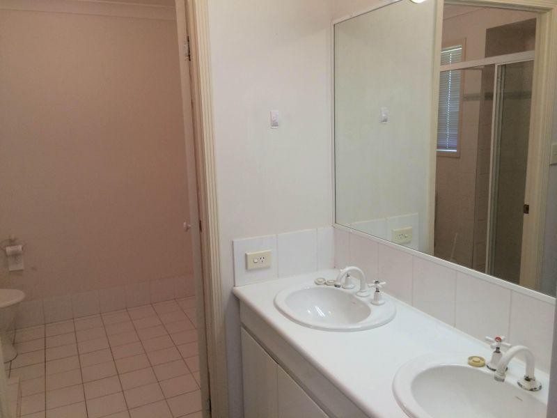 @/152 Palm Meadows Drive, Carrara QLD 4211