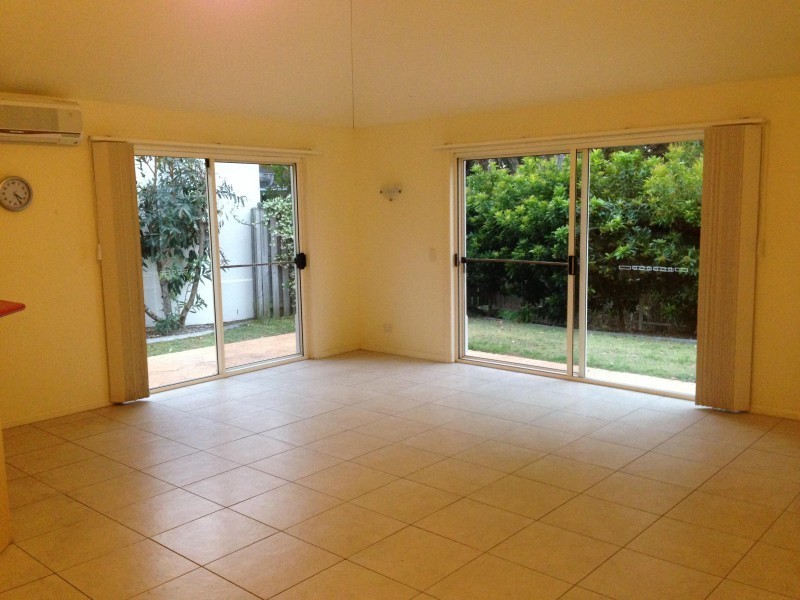 34 ALBICORE ST, Mermaid Waters QLD 4218