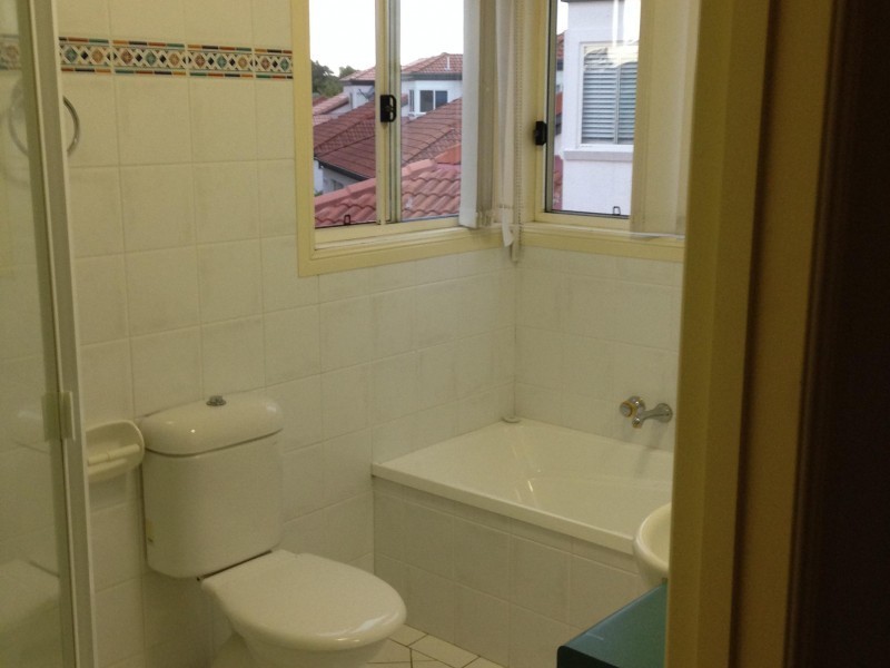 34 ALBICORE ST, Mermaid Waters QLD 4218