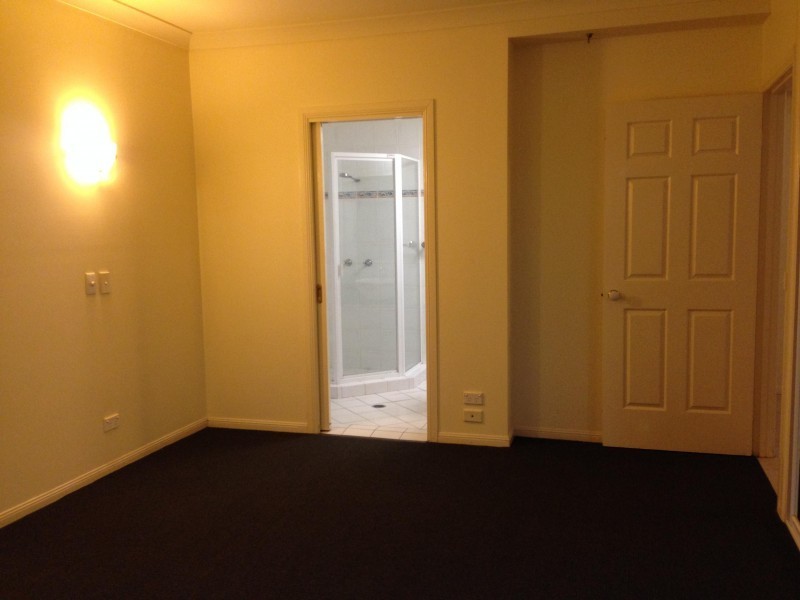 34 ALBICORE ST, Mermaid Waters QLD 4218