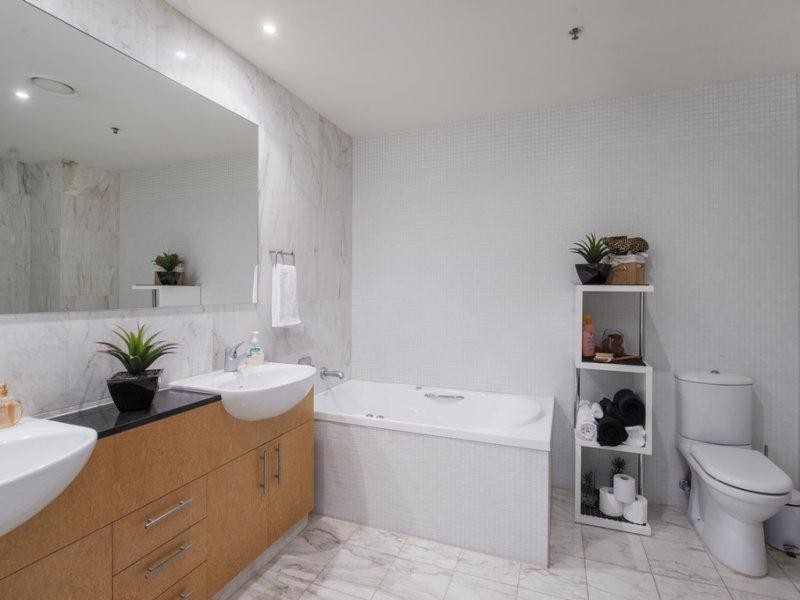 1405/360 Marine Parade, Labrador QLD 4215