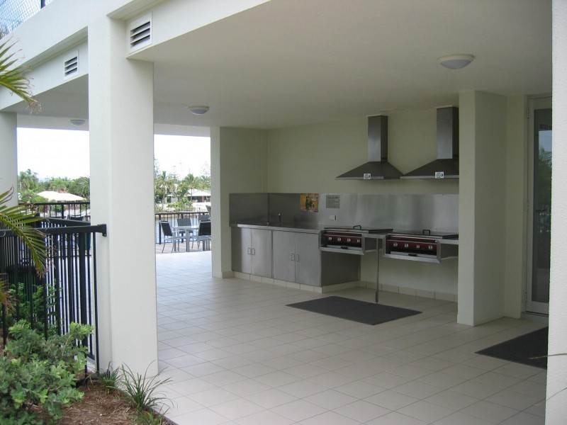 2/2898 Gold Coast Highway, Surfers Paradise QLD 4217