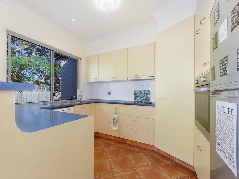 34 Albicore Street, Mermaid Waters QLD 4218