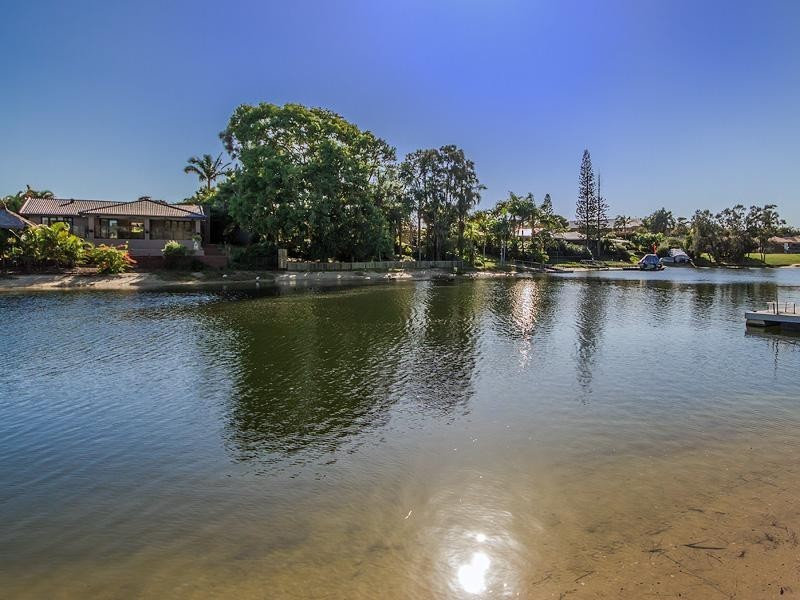 34 Albicore Street, Mermaid Waters QLD 4218