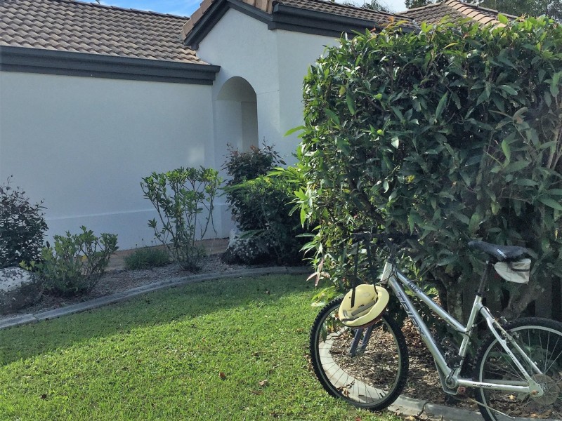 34 Albicore Street, Mermaid Waters QLD 4218