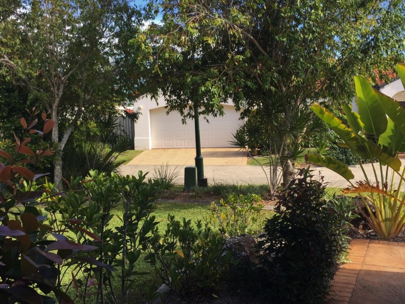 34 Albicore Street, Mermaid Waters QLD 4218