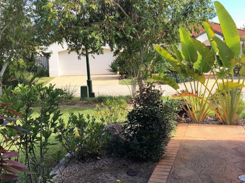 34 Albicore Street, Mermaid Waters QLD 4218