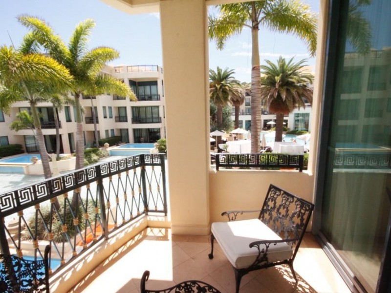 94 Seaworld Drive, Main Beach QLD 4217