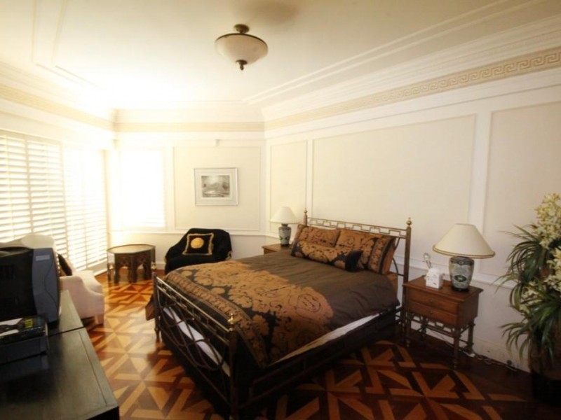 94 Seaworld Drive, Main Beach QLD 4217