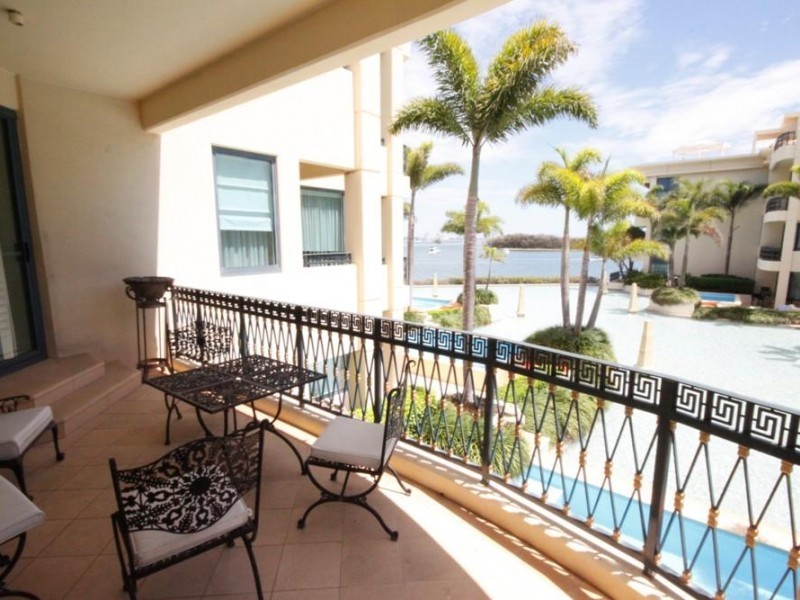 94 Seaworld Drive, Main Beach QLD 4217