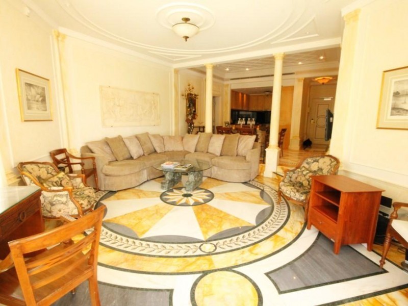 94 Seaworld Drive, Main Beach QLD 4217