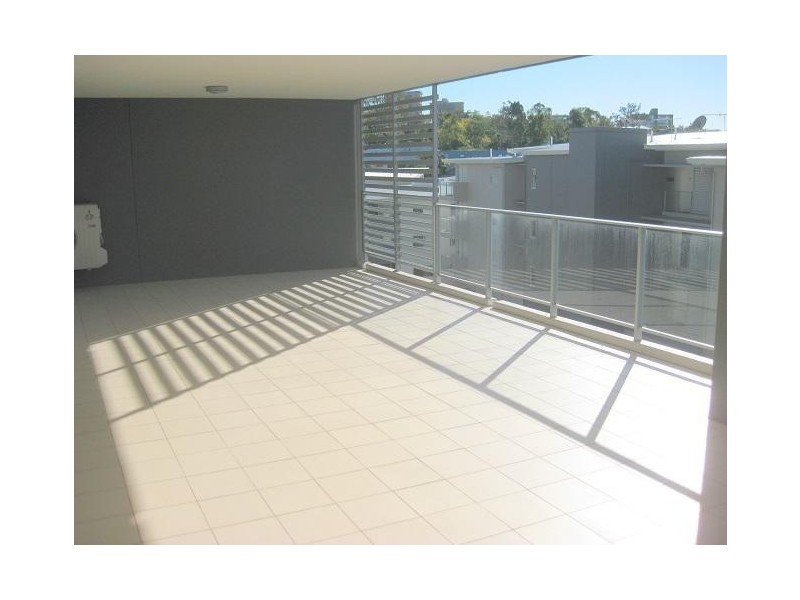 26/101 Clarence Road, Indooroopilly QLD 4068