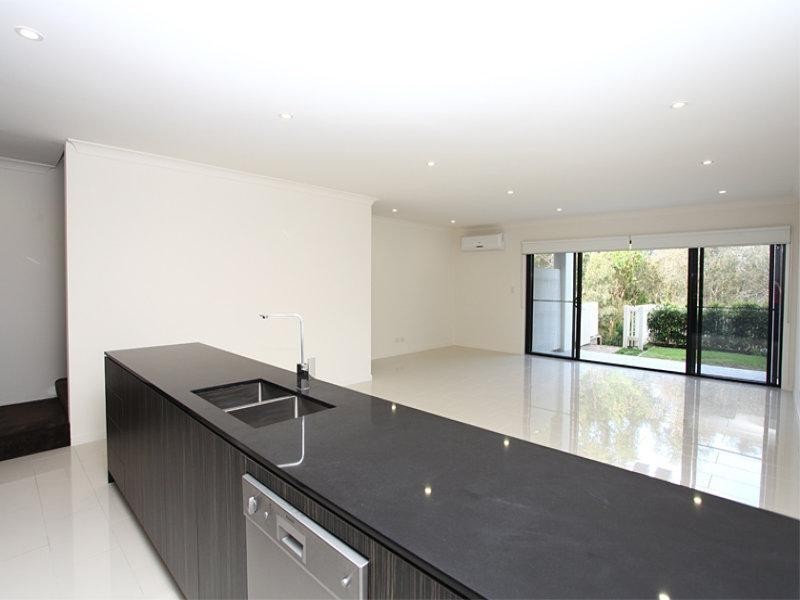 154 North Hill Drive, Robina QLD 4226