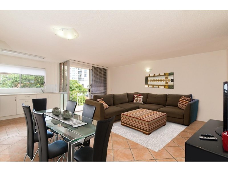 2/26 Labrador Street, Labrador QLD 4215
