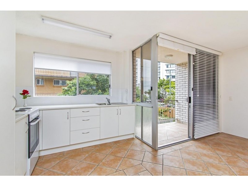 2/26 Labrador Street, Labrador QLD 4215