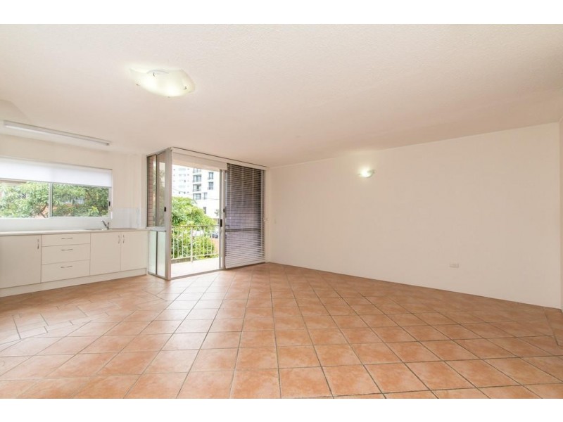 2/26 Labrador Street, Labrador QLD 4215