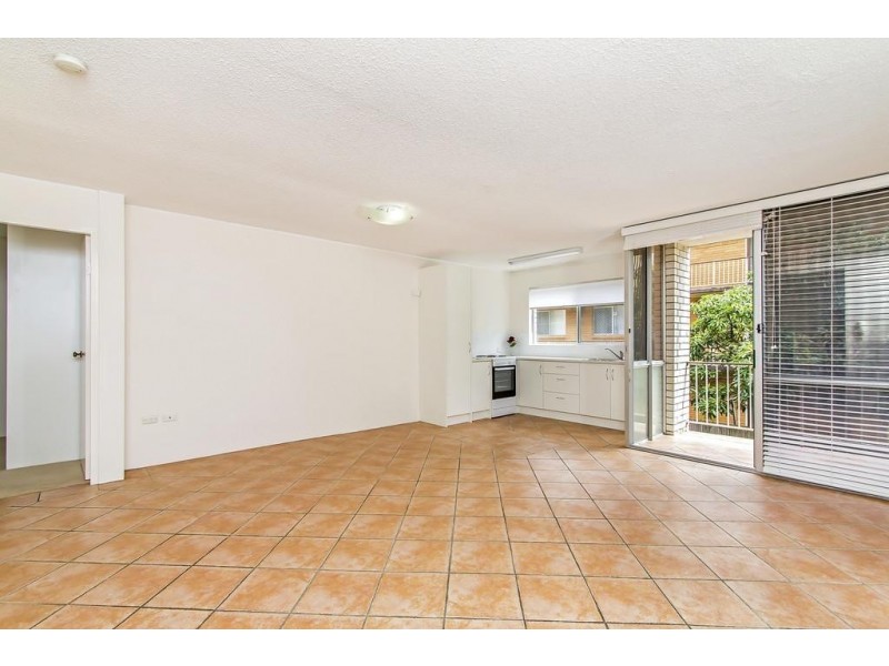 2/26 Labrador Street, Labrador QLD 4215