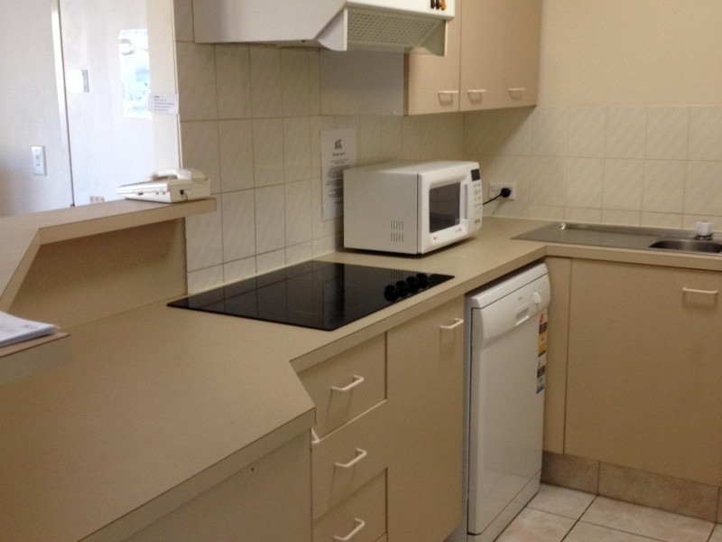 6 Back Street, Biggera Waters QLD 4216