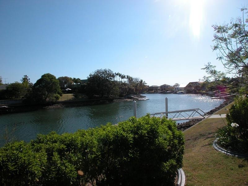 24 Slatyer Avenue, Bundall QLD 4217