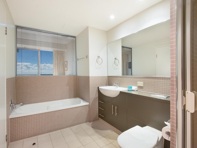 360 Marine Parade, Labrador QLD 4215