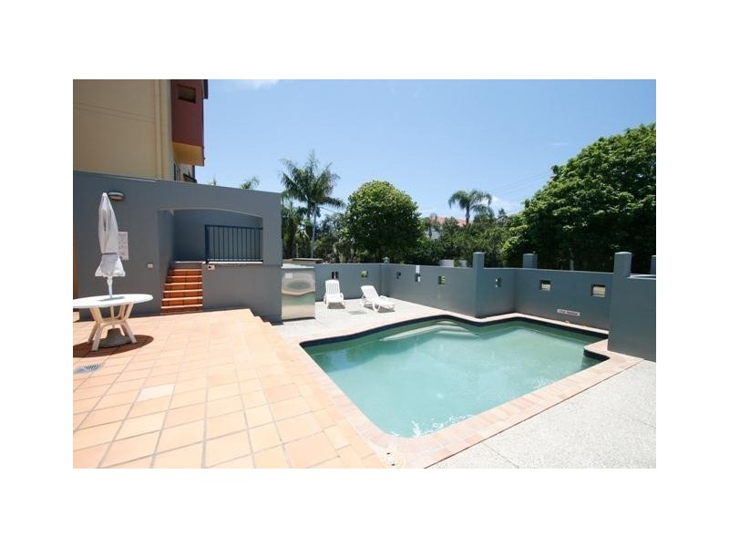 14/14  Purli St, Chevron Island QLD 4217