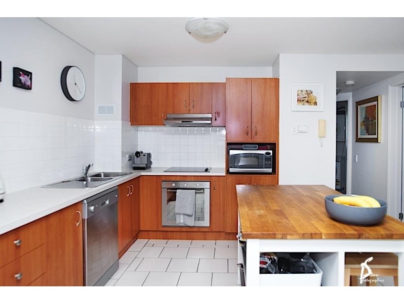 142 Stanhill Drive, Chevron Island QLD 4217