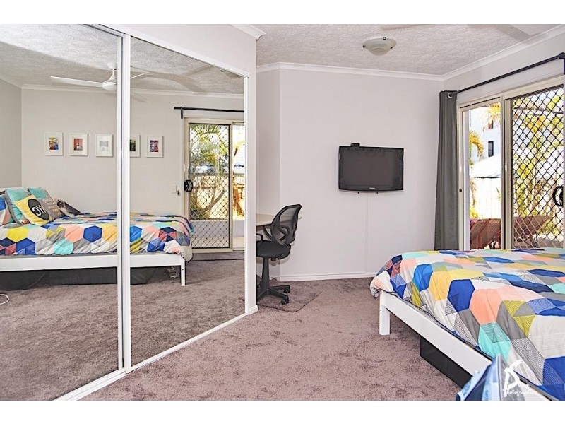 142 Stanhill Drive, Chevron Island QLD 4217