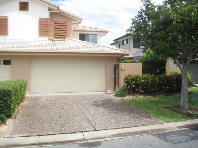 136 Palm Meadows Drive, Carrara QLD 4211