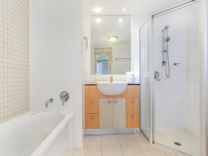 21 Cypress Avenue, Surfers Paradise QLD 4217