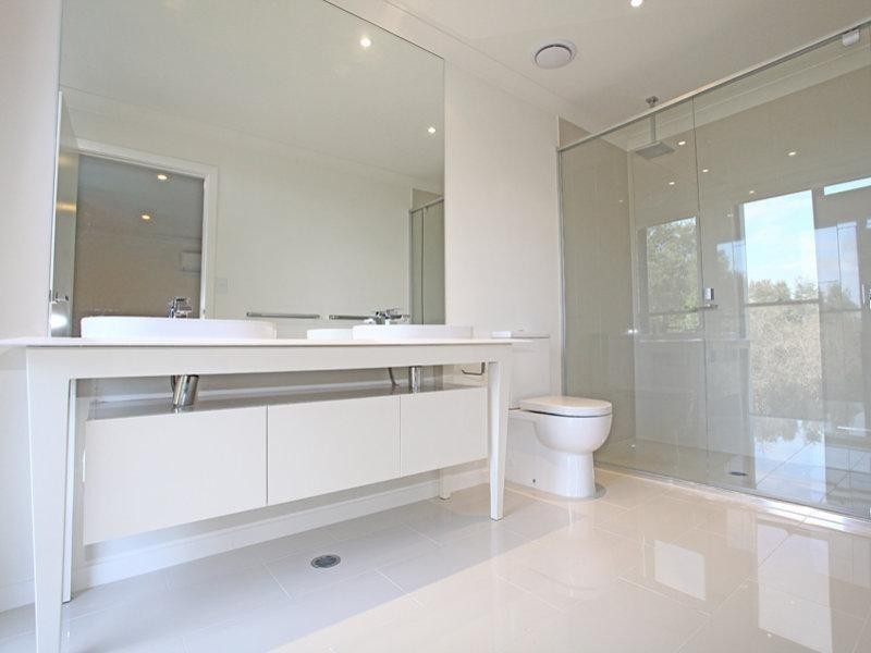 164 North Hill Drive, Robina QLD 4226