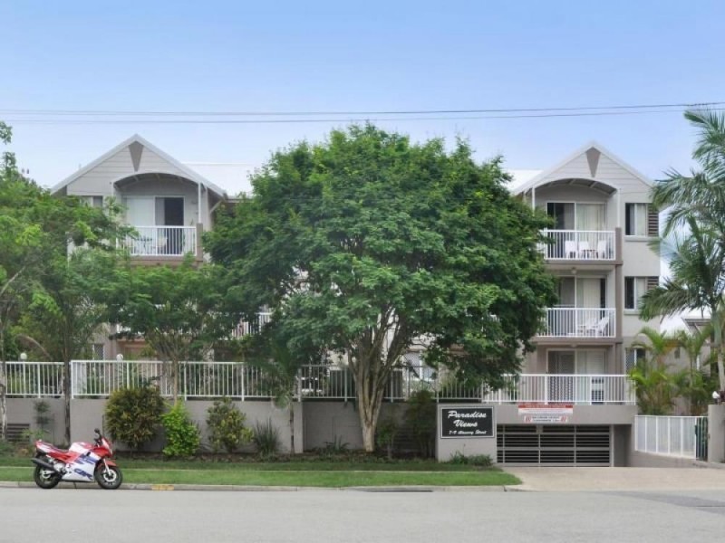 7 Illawong Street, Chevron Island QLD 4217