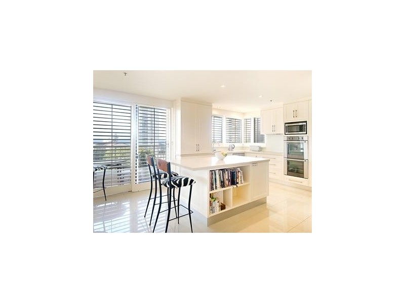 1 Peak Avenue, Main Beach QLD 4217