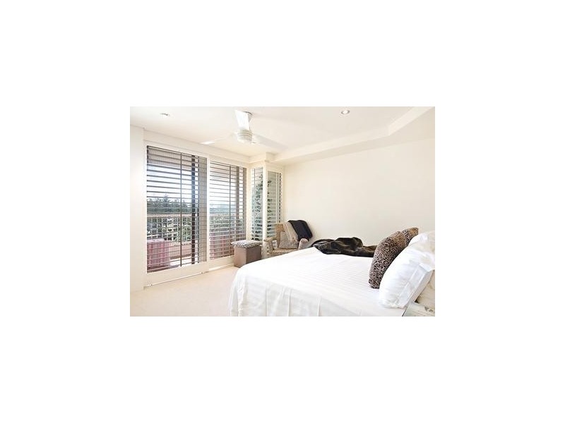 1 Peak Avenue, Main Beach QLD 4217