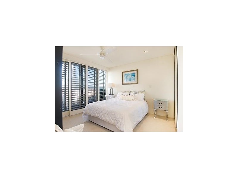 1 Peak Avenue, Main Beach QLD 4217