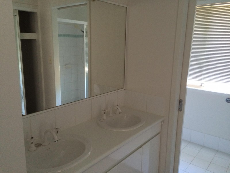 00/152 Palm Meadows Drive, Carrara QLD 4211