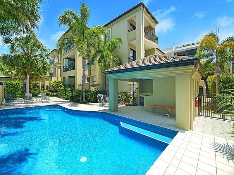 8 Parnoo, Chevron Island QLD 4217