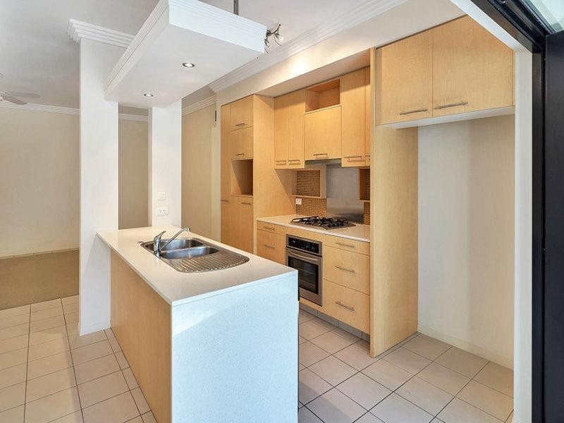 8 Parnoo, Chevron Island QLD 4217