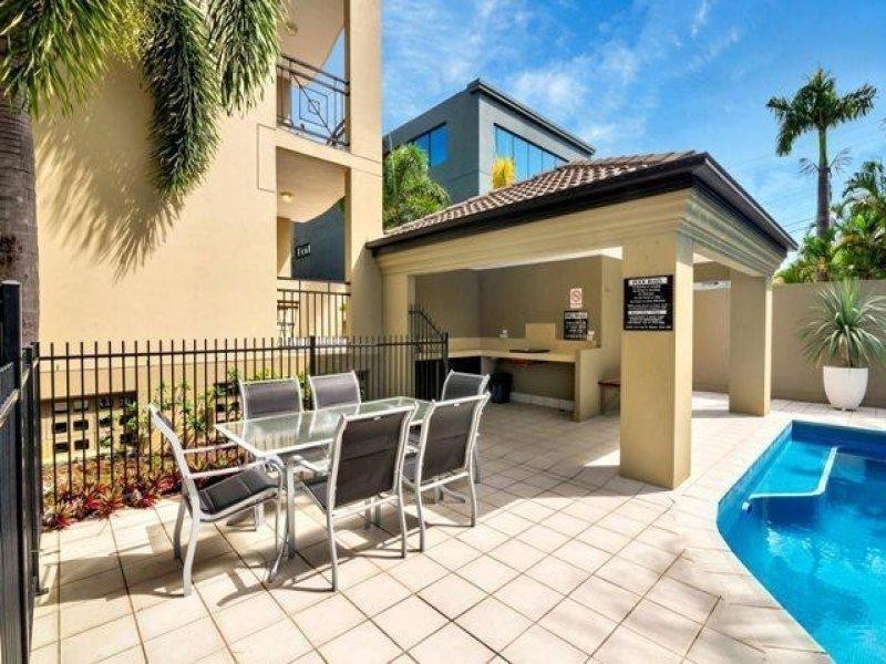 8 Parnoo, Chevron Island QLD 4217