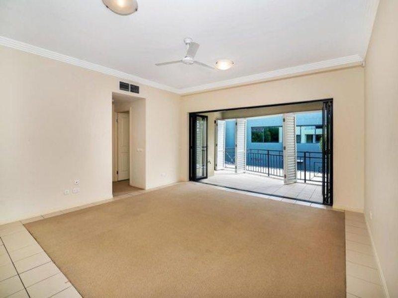 8 Parnoo, Chevron Island QLD 4217