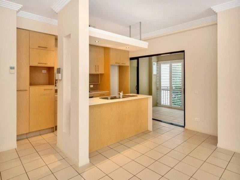8 Parnoo, Chevron Island QLD 4217