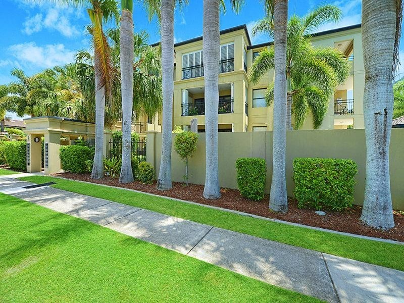 8 Parnoo, Chevron Island QLD 4217