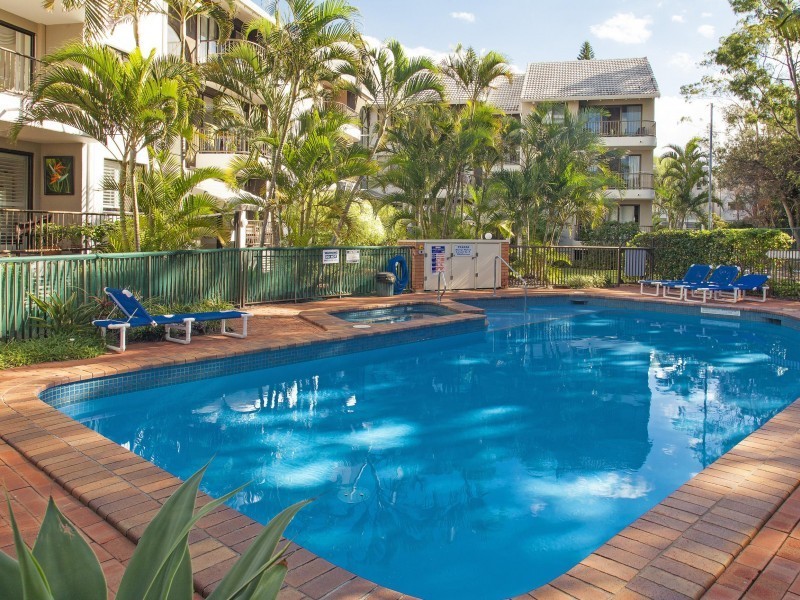 9/9 Bayview St, Runaway Bay QLD 4216