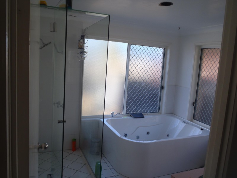 433 Brisbane Road, Arundel QLD 4214
