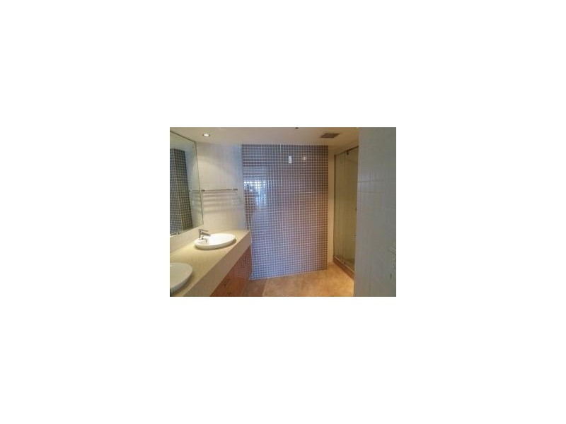 3 CUNNINGHAM AVE, Main Beach QLD 4217