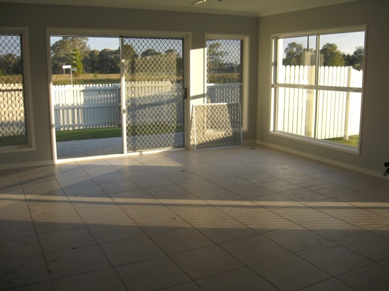 28 Fern Pde, Griffin QLD 4503