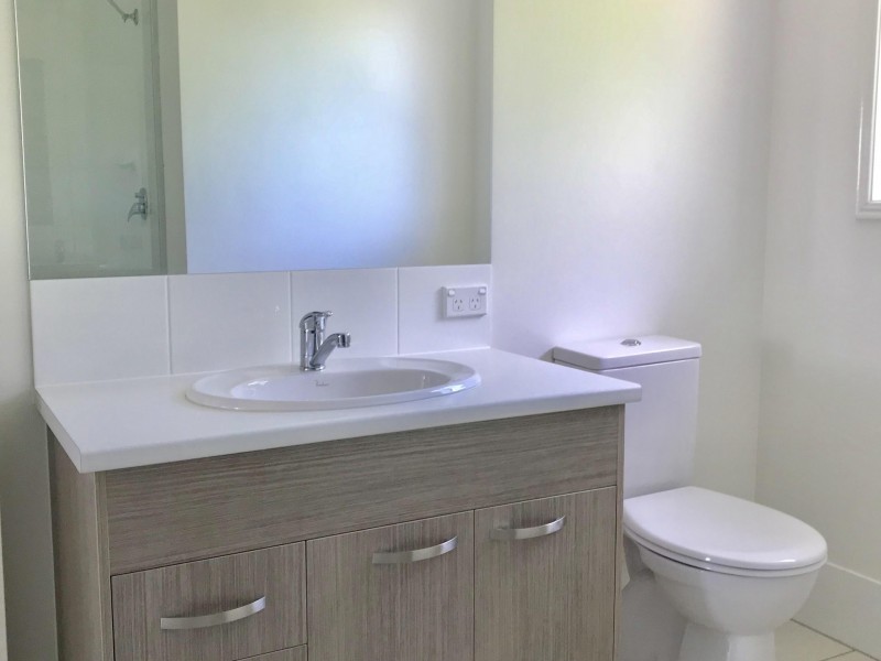 10 Creek Street, Bundamba QLD 4304