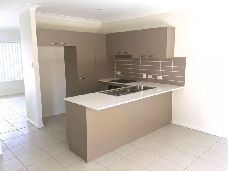 10 Creek Street, Bundamba QLD 4304