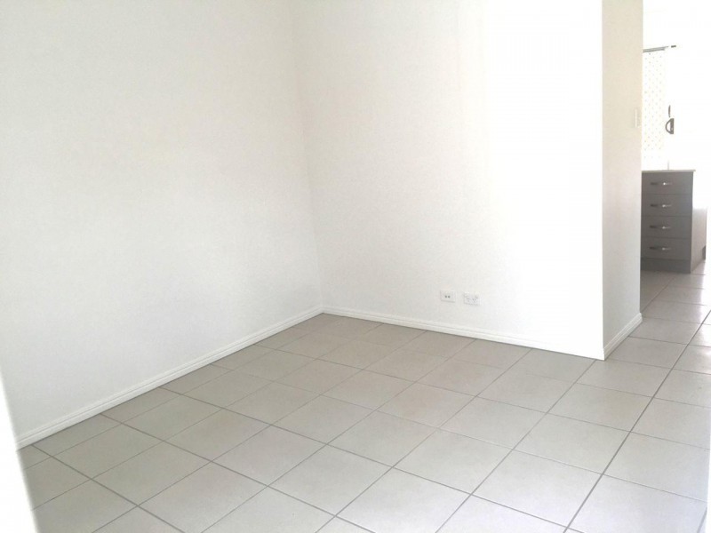 10 Creek Street, Bundamba QLD 4304