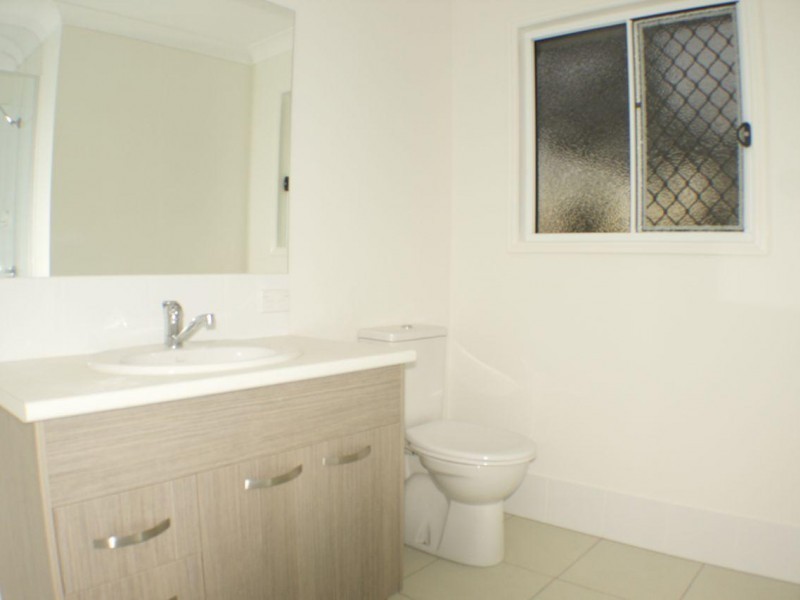 10 Creek Street, Bundamba QLD 4304